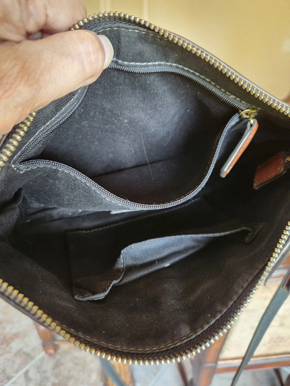 FOSSIL Black Pebbled Leather Crossbody/Shoulder Purse Adjustable Leather Strap